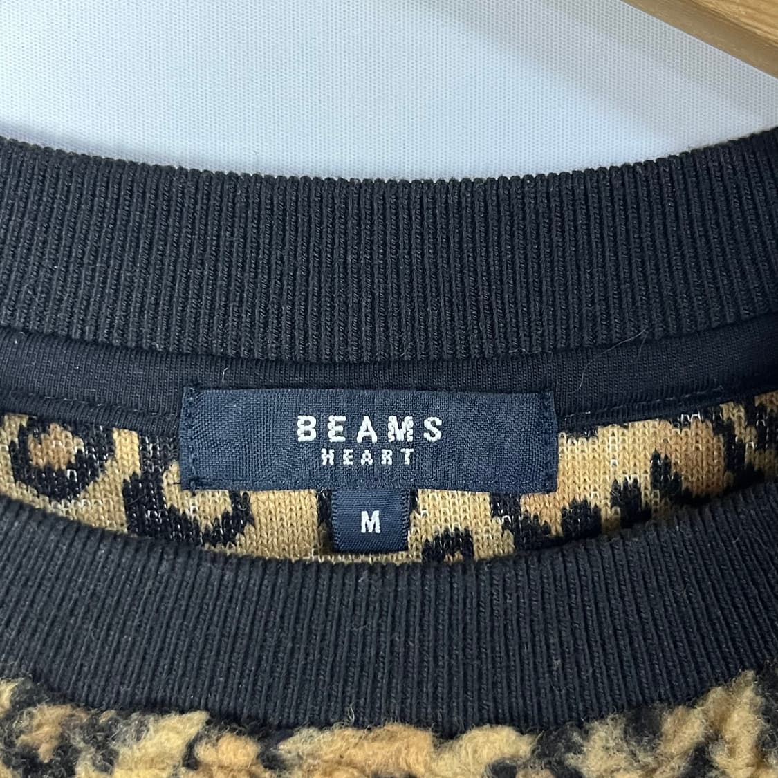 [BEAMS HEART] 빔즈하트 레오파드 플리스 포켓 맨투맨 상품이미지5