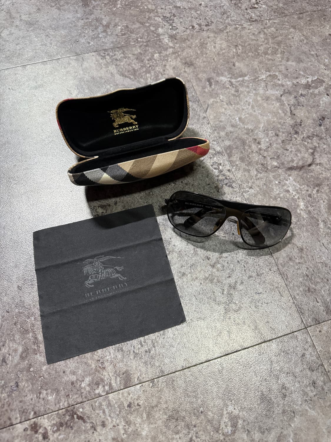 버버리 선글라스 풀박스 상품이미지1