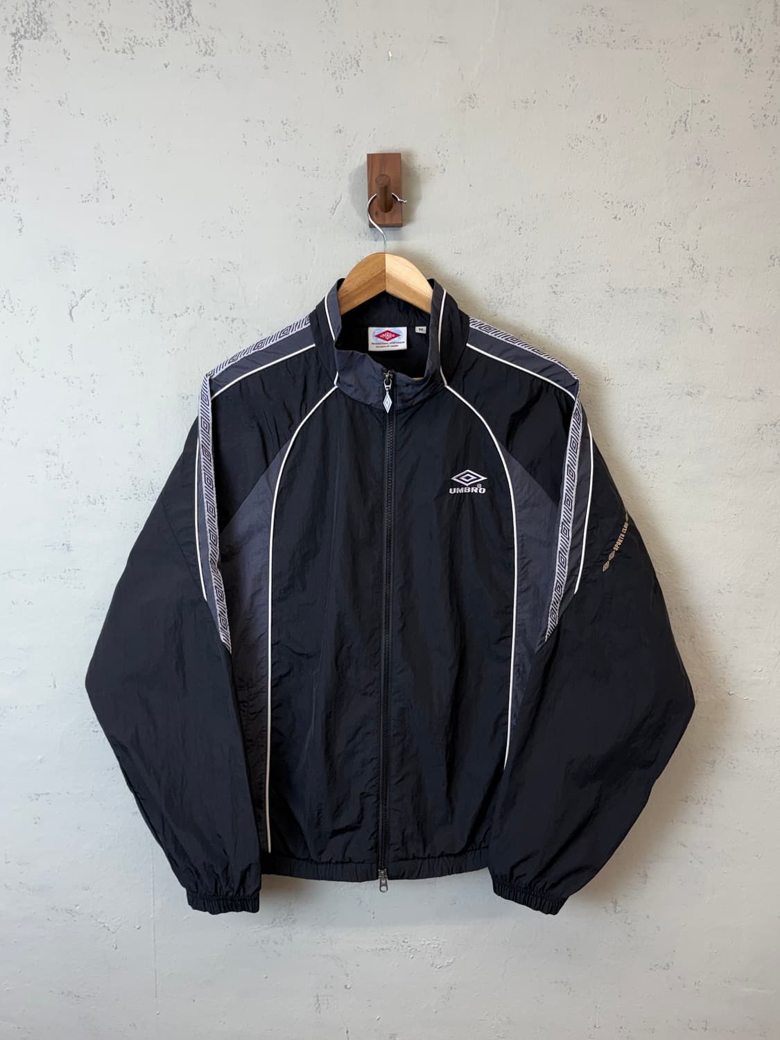 엄브로 신형 바람막이 블랙 상품이미지1