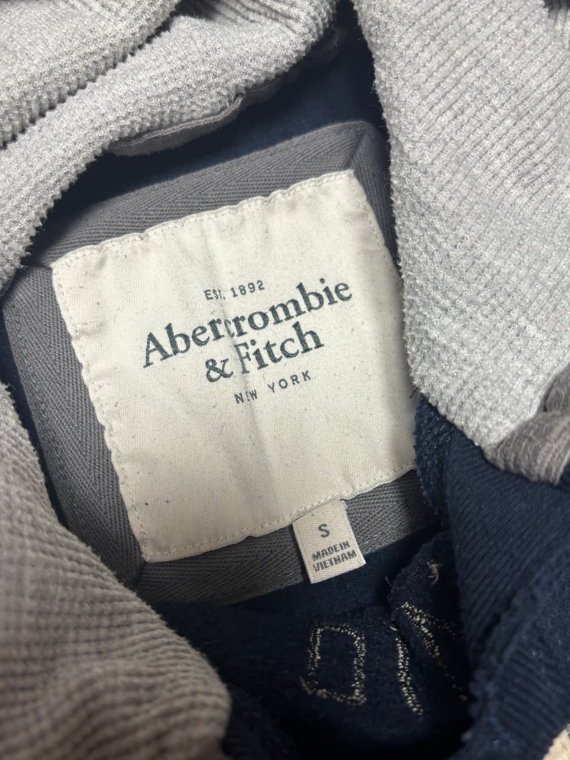 아베크롬비 후드티 네이비 S (딱붙핏) 상품이미지3