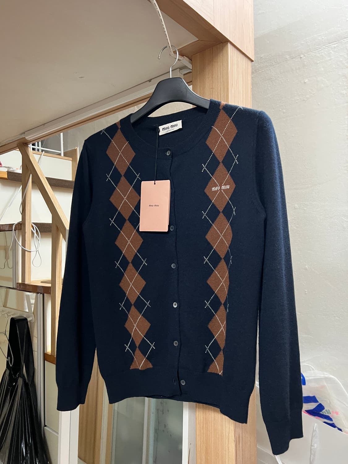미우미우 캐시미어 아가일 가디건 44 상품이미지4