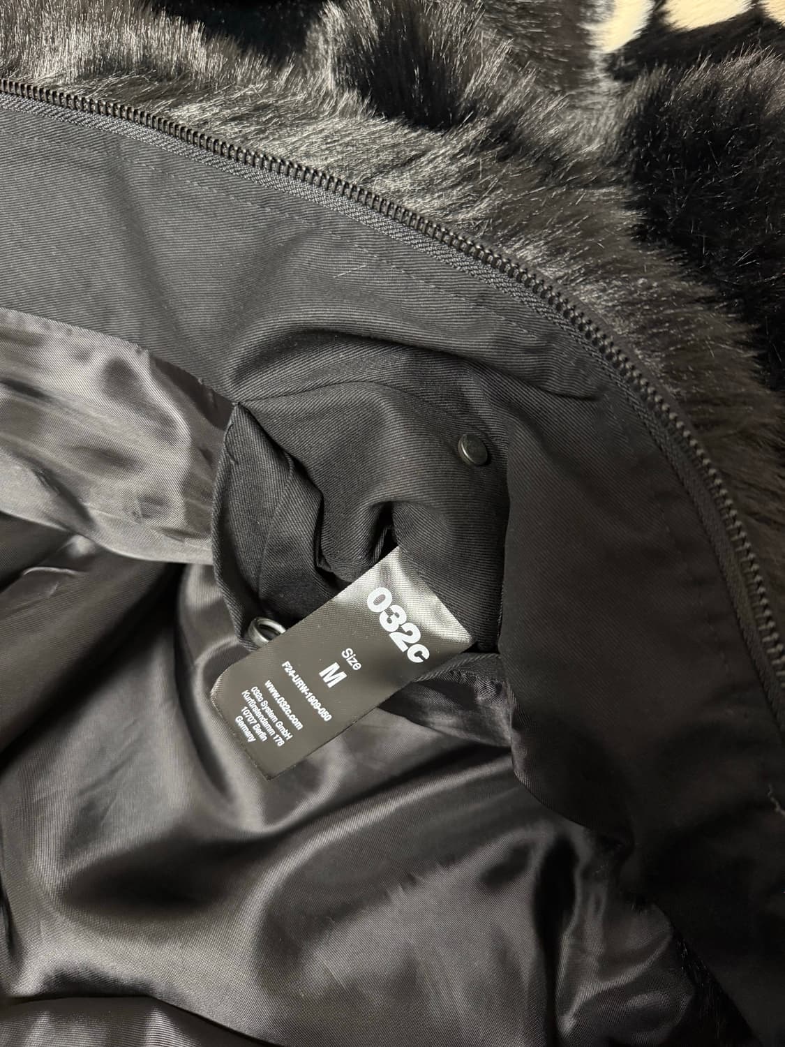 [M] 032c 24FW 안티 고갱 페이크 퍼 자켓 블랙 상품이미지5