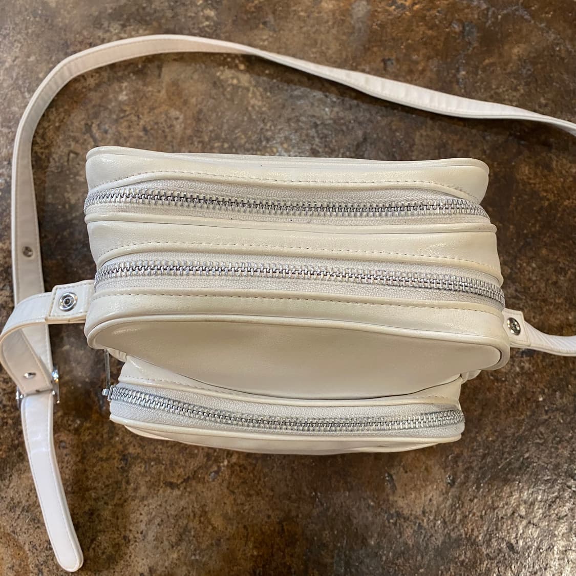 꼼데가르송 화이트 미니 크로스백 상품이미지4