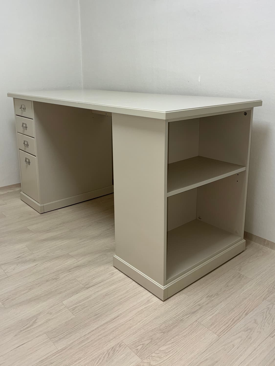 이케아 베비에른 책상 (용달비 별도) 상품이미지1