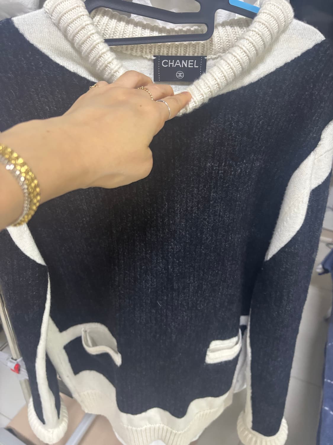 Chanel 샤넬로고 울니트스웨터 (S~M) 상품이미지4