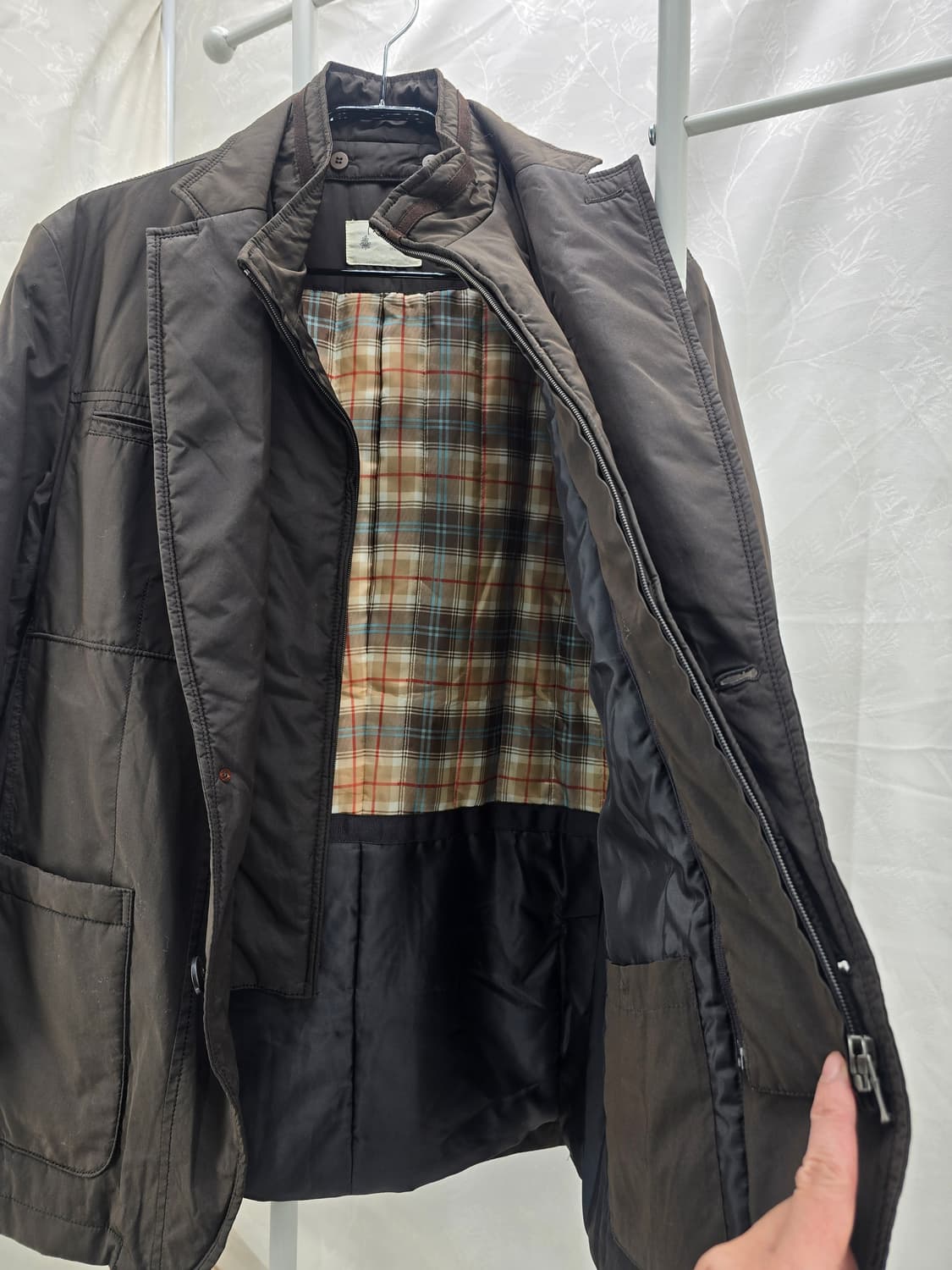 차분한 다크 브라운 컬러의 105 패딩 자켓 상품이미지5