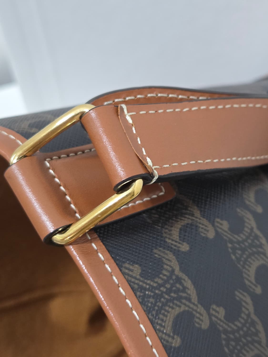 셀린느 트리오페 버킷백 Tan Small Size  상품이미지7