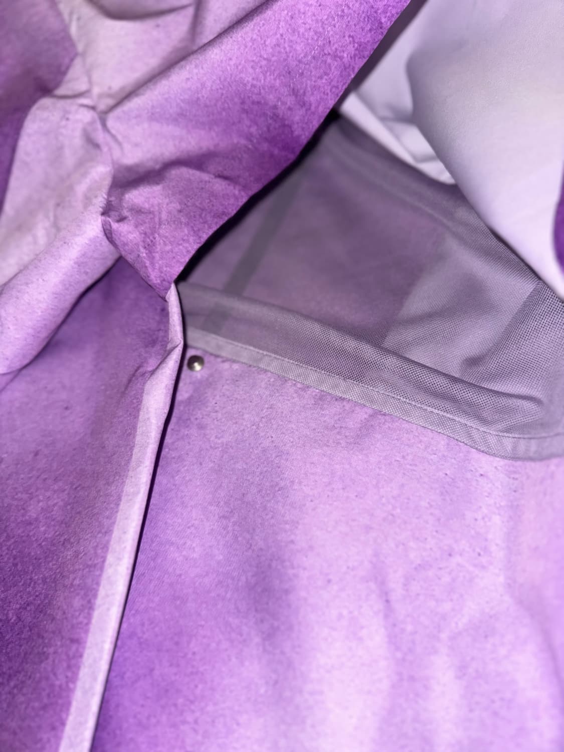 [M] 더뮤지엄비지터 스프레이 프린트 윈드브레이커 퍼플 상품이미지9