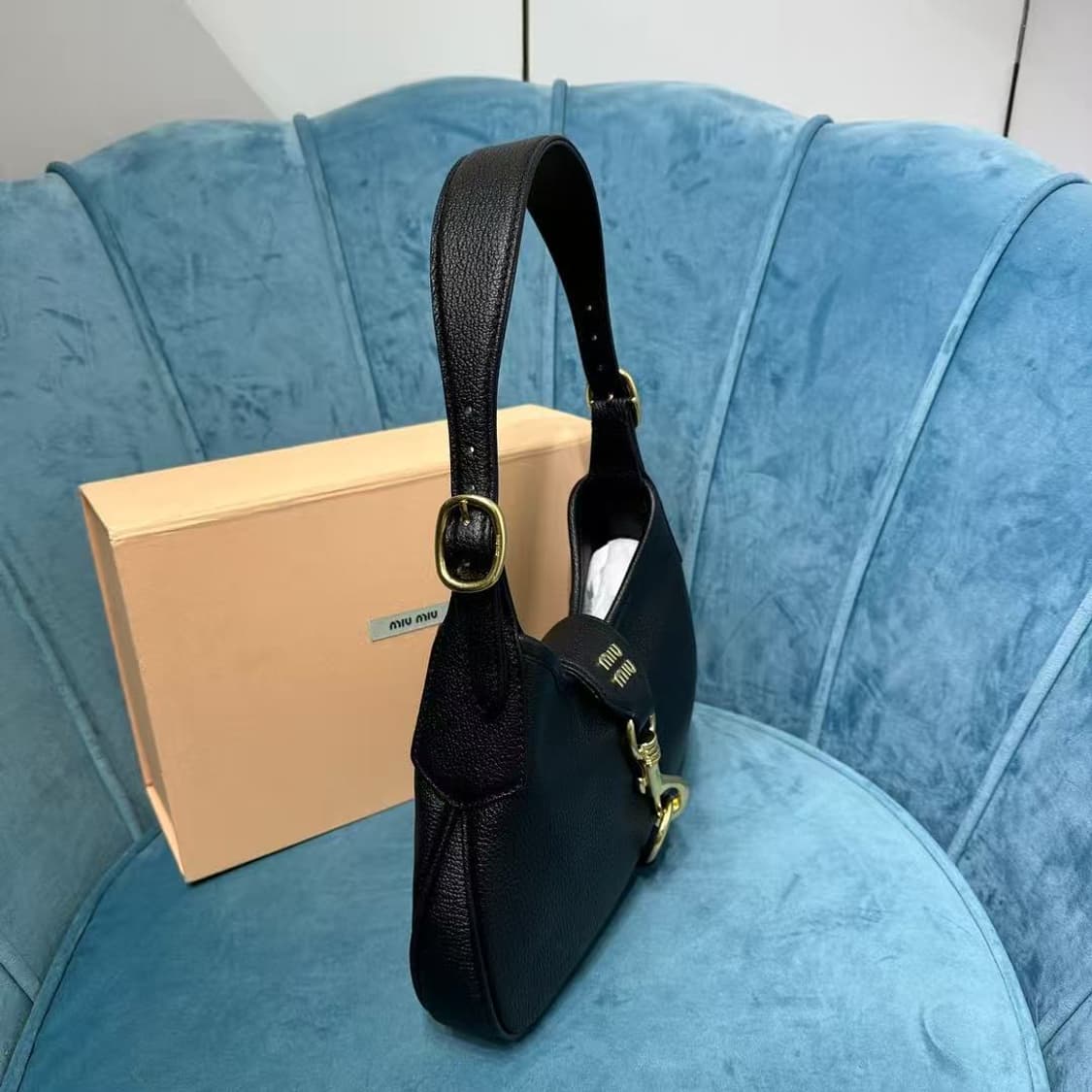 미우 미우 마드라스 레더 호보백 블랙 상품이미지2