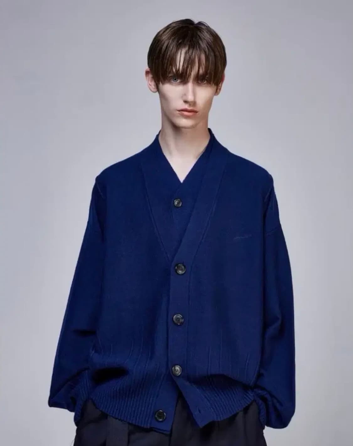 송지오 24fw 언더다트 가디건 네이비 상품이미지1