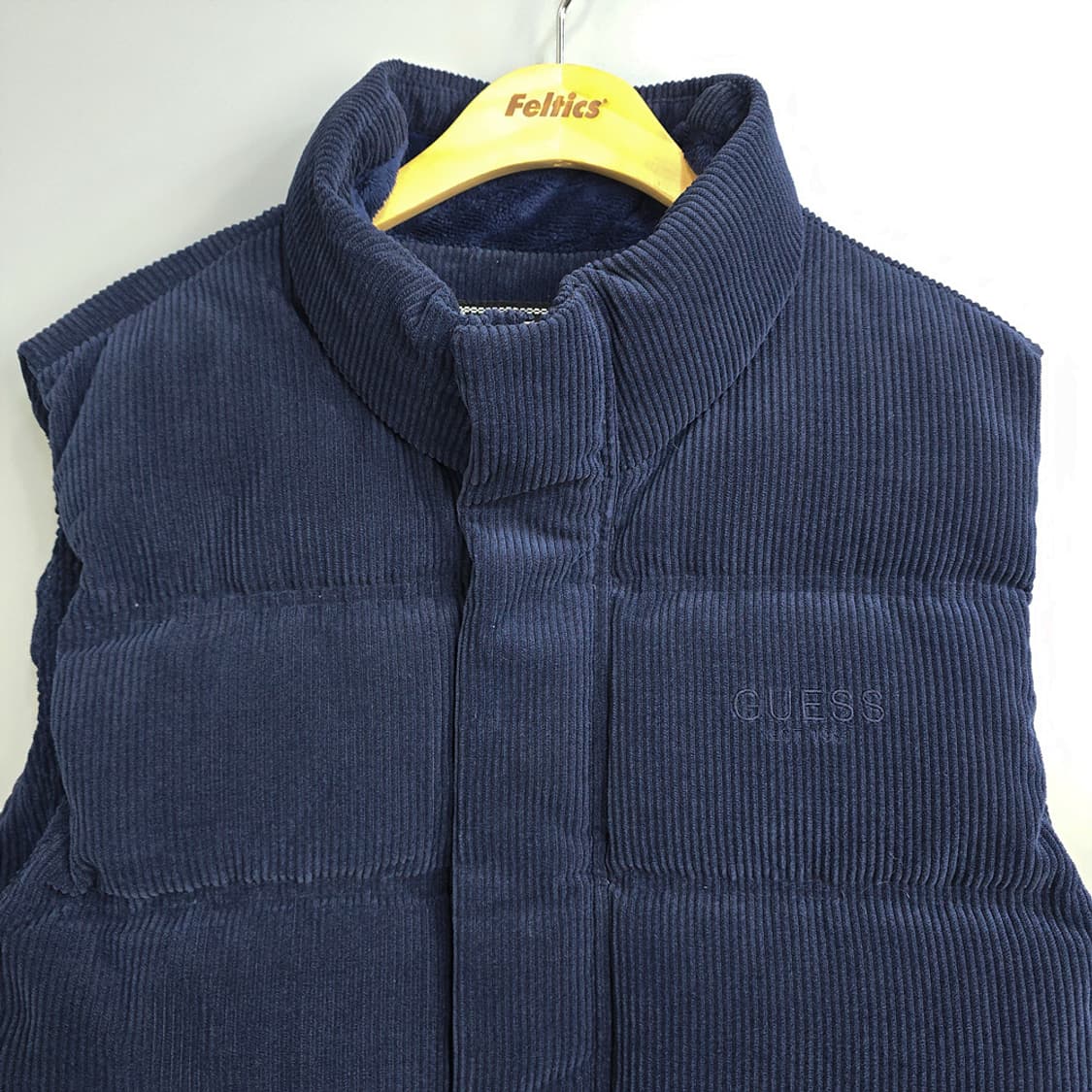 게스(GUESS) 코듀로이 덕다운 패딩 베스트 네이비 L 상품이미지2