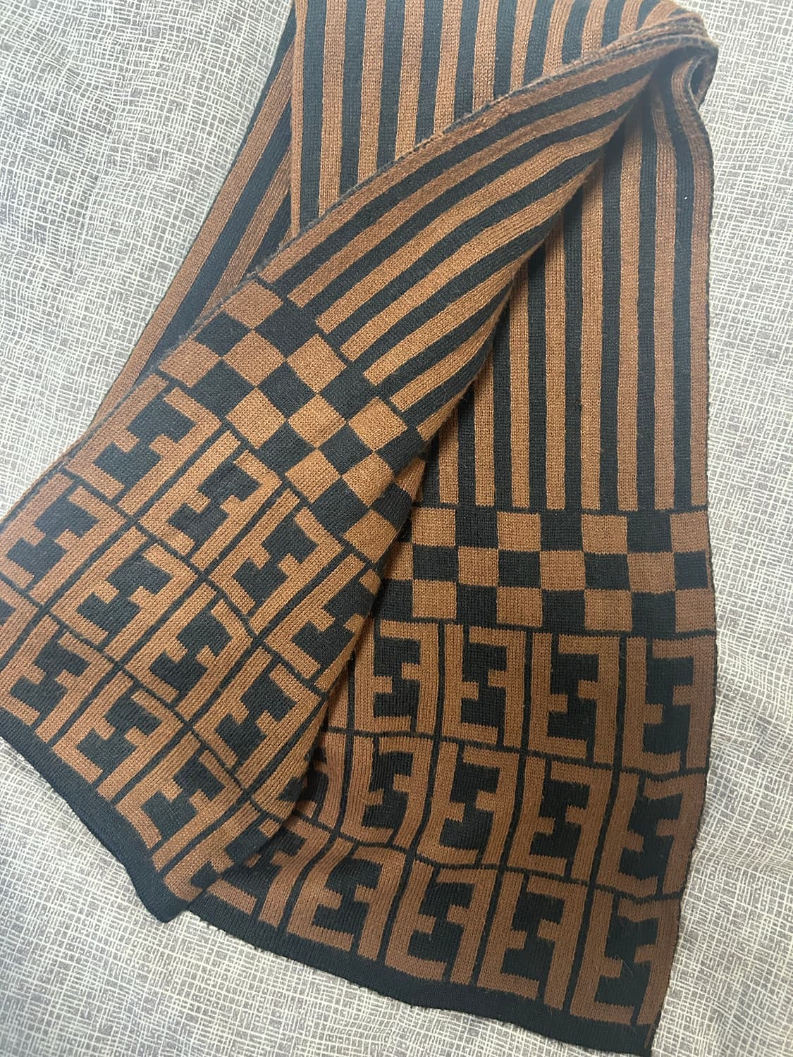 펜디 FF 주카 울 머플러 상품이미지3