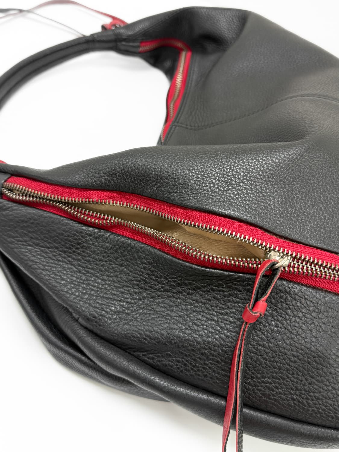 Made in Spain Carla Sade 페블 레더 호보백 상품이미지6