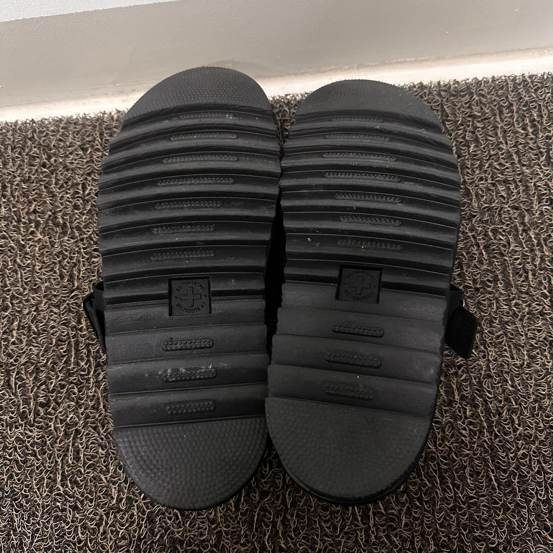 닥터마틴 마일즈 가죽 버클 샌들 블랙 270 상품이미지7