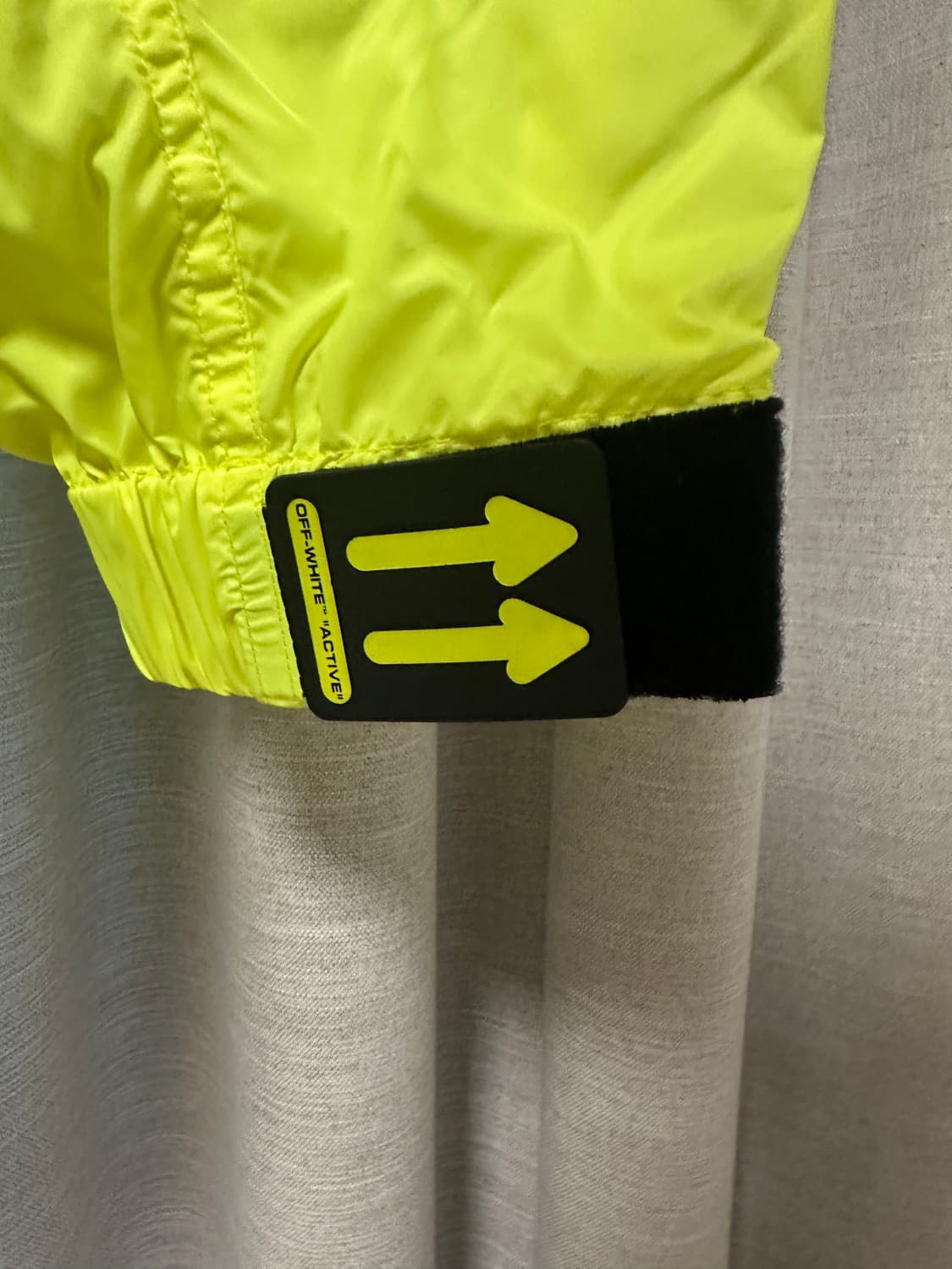 오프화이트 바람막이 투웨이 지퍼  상품이미지3