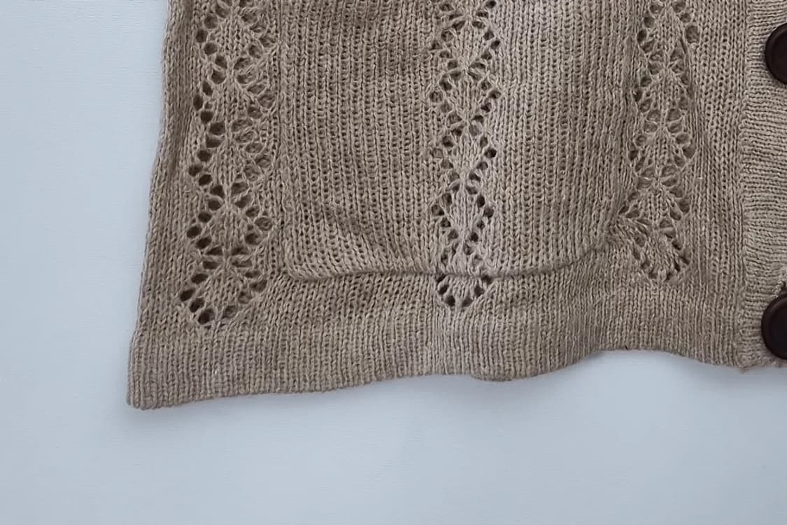 VENTICELLO 베이지 레트로 펀칭 민소매 가디건  상품이미지5