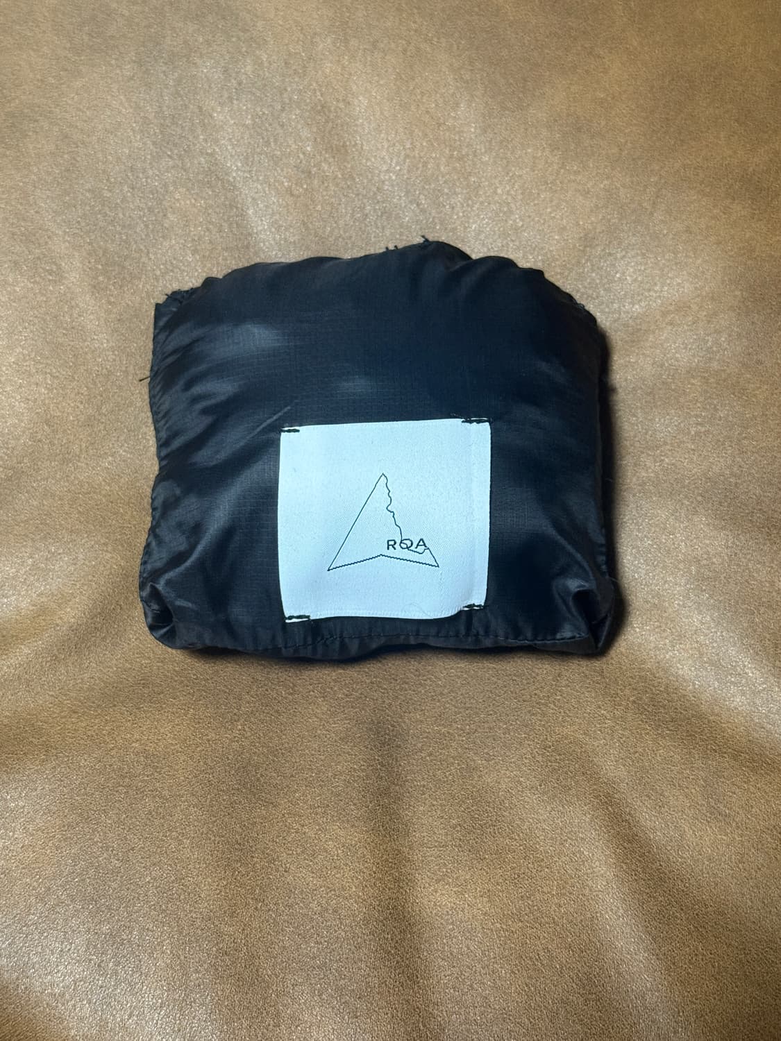 로아 패커블 노트 백 블랙 상품이미지2