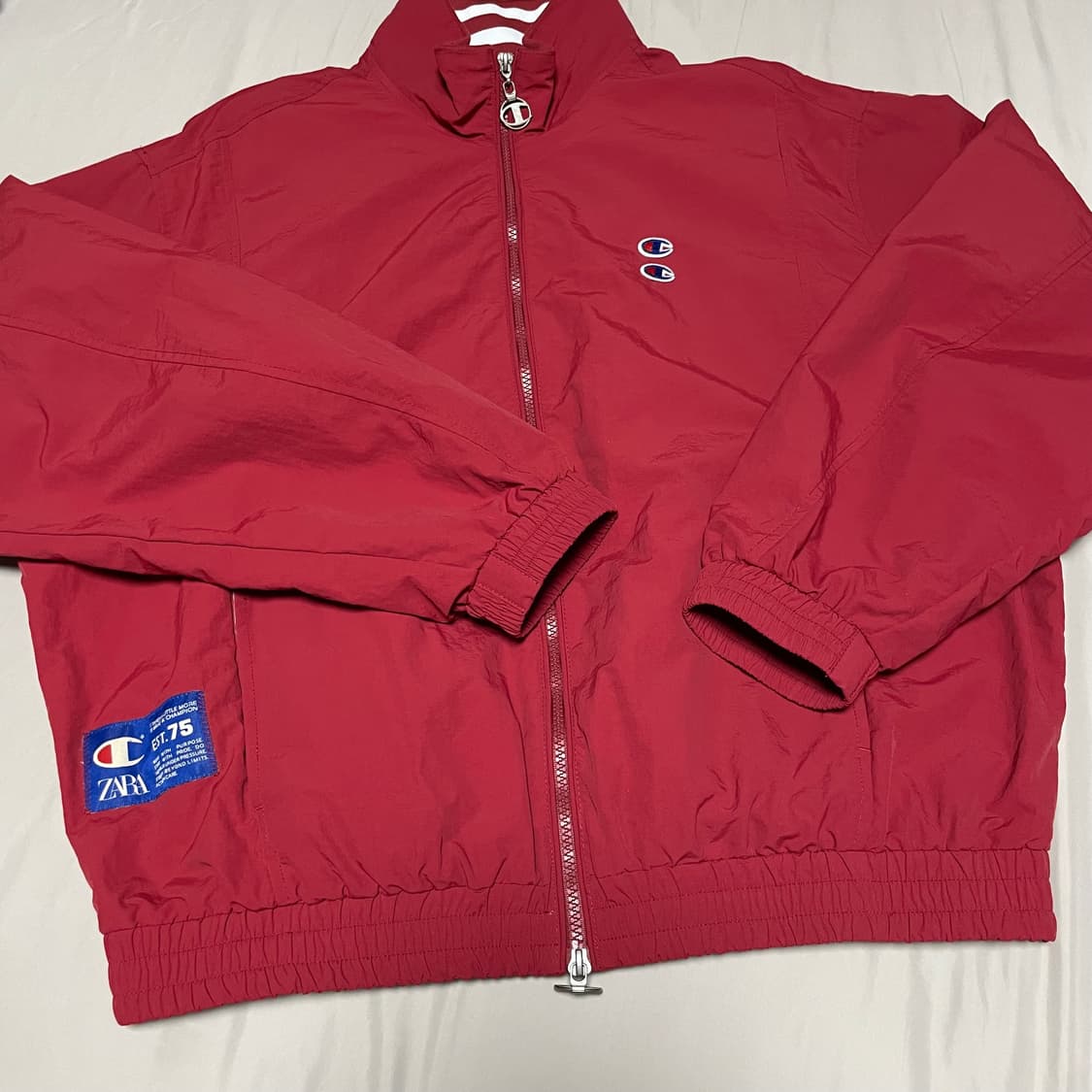 자라 x 챔피온 테크니컬 패치 자켓 레드 상품이미지1