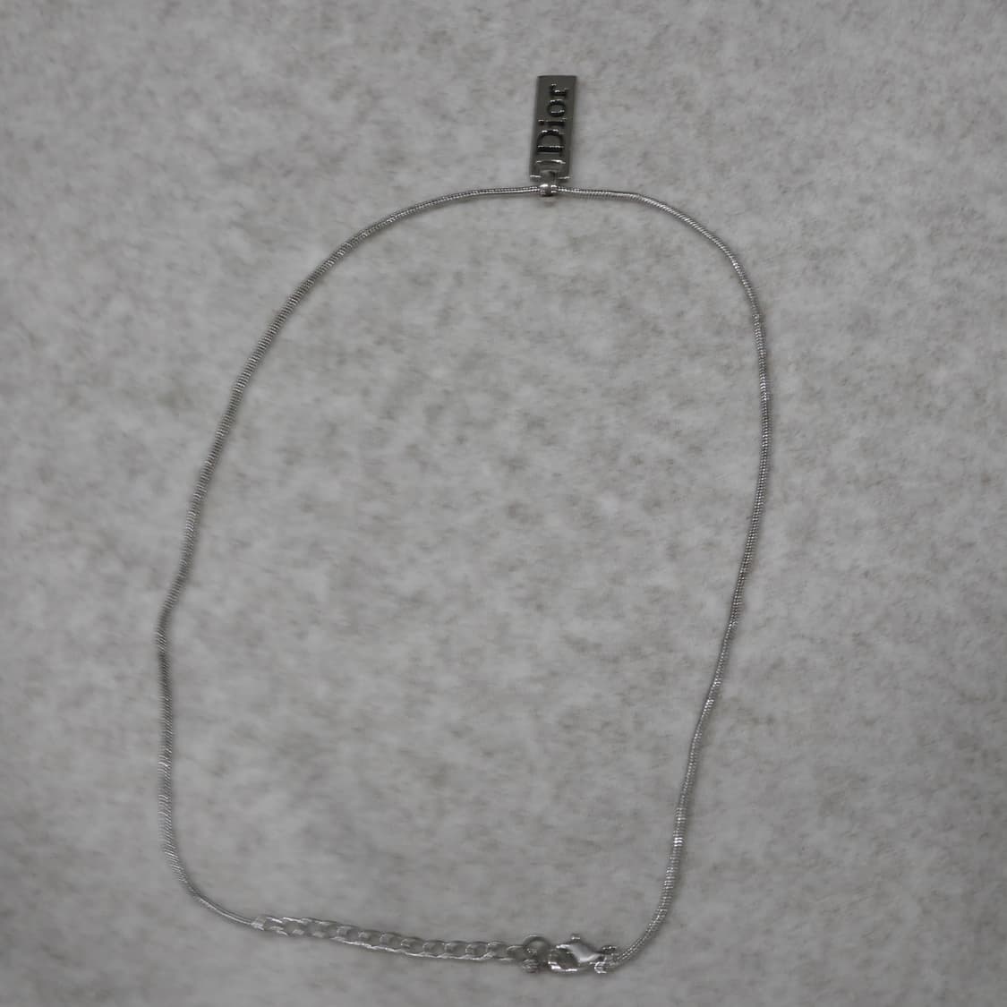 디올 은장 dior 로고 플레이트 목걸이(남녀공용) 상품이미지4