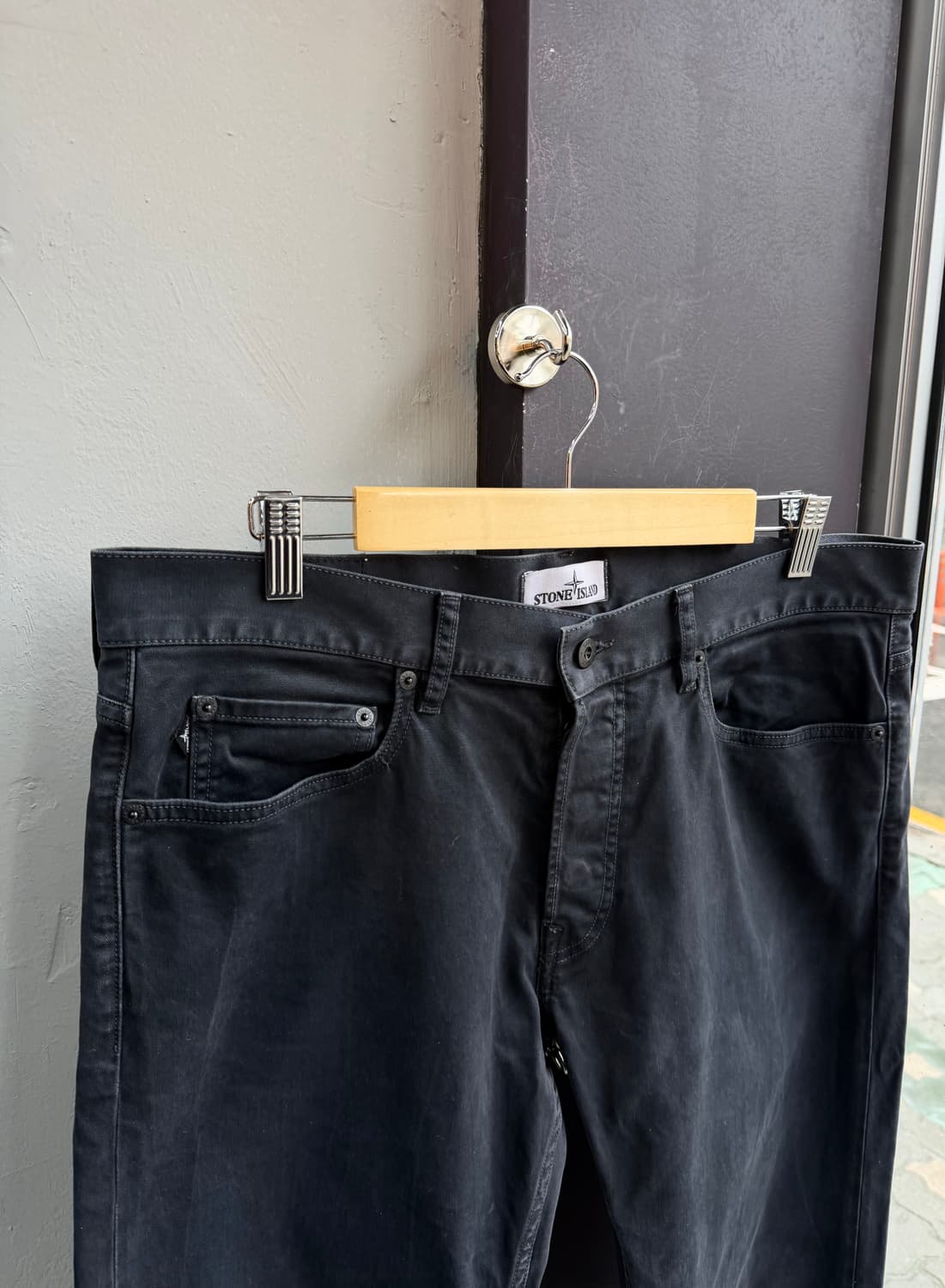 34~35/ 스톤아일랜드 백 와펜 패치 블랙 데님 팬츠 상품이미지3