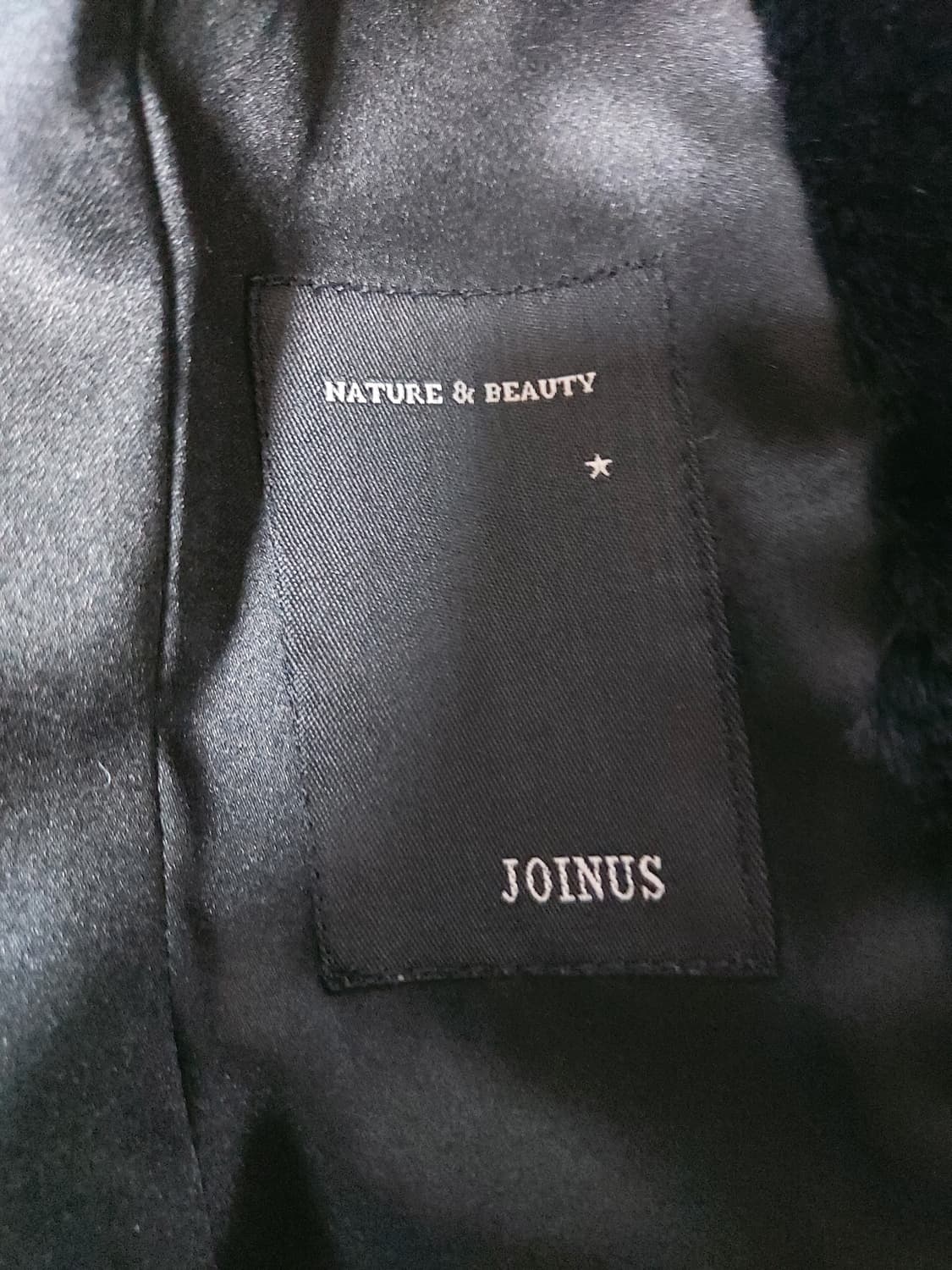 JOINUS 블랙 토끼털 자켓(77사이즈)

 상품이미지5