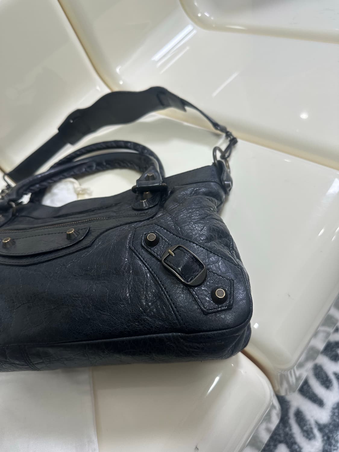 [A 정품] 발렌시아가 시티 모터백 퍼스트 블랙 상품이미지8