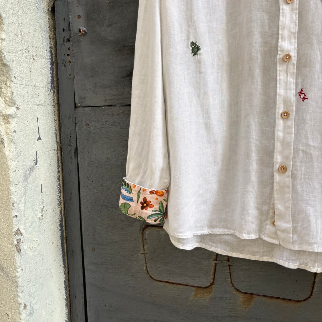 인터메조 INTERMEZZO 플라워 자수 리넨 셔츠 상품이미지3