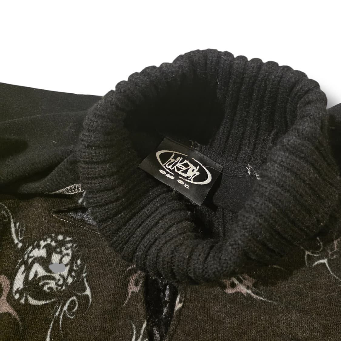 오즈온 고딕 펑크 트라이벌 패턴 폴라 탑 상품이미지6