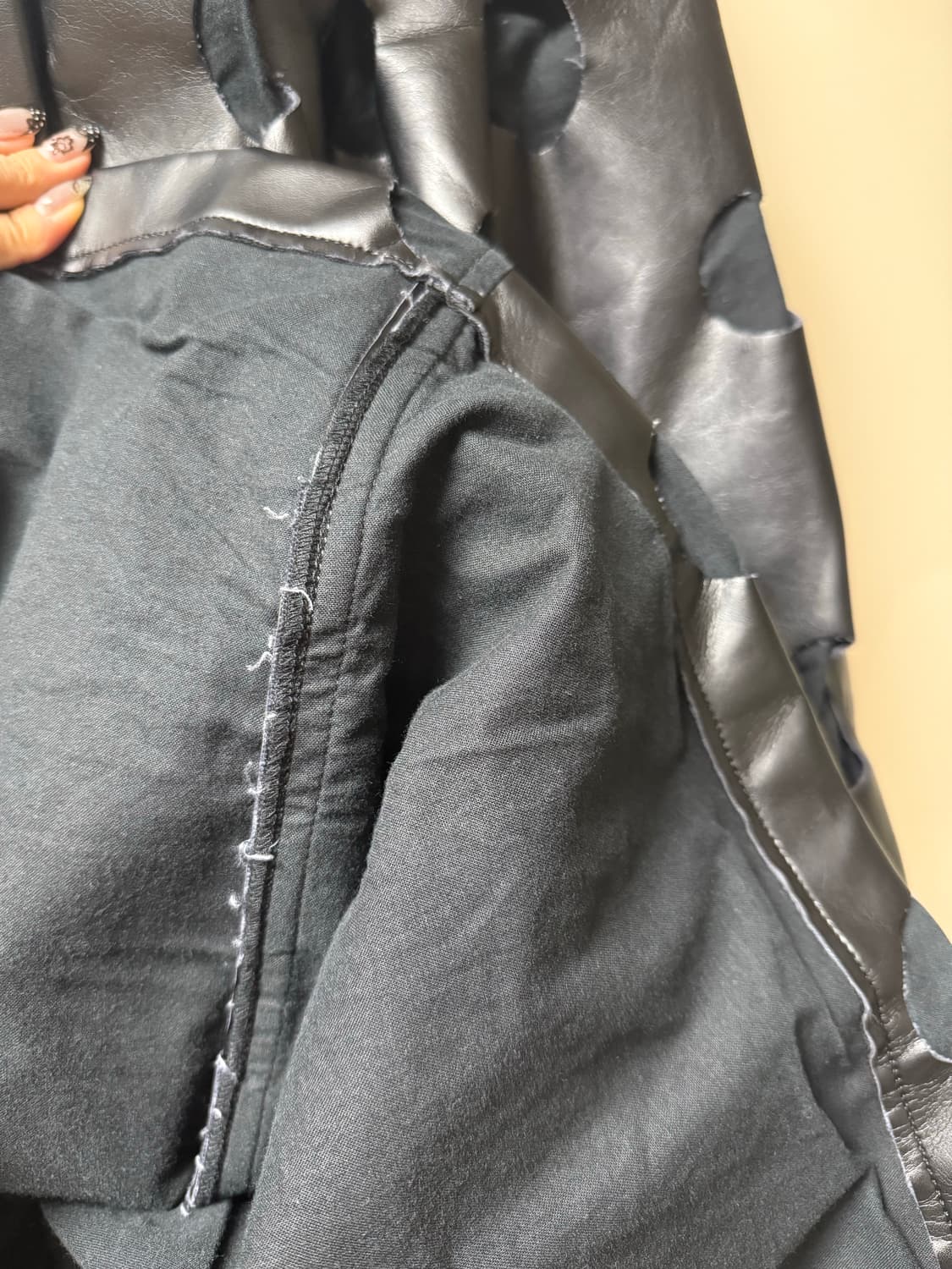 (S) Comme des Garcons leather dot skirt 상품이미지5