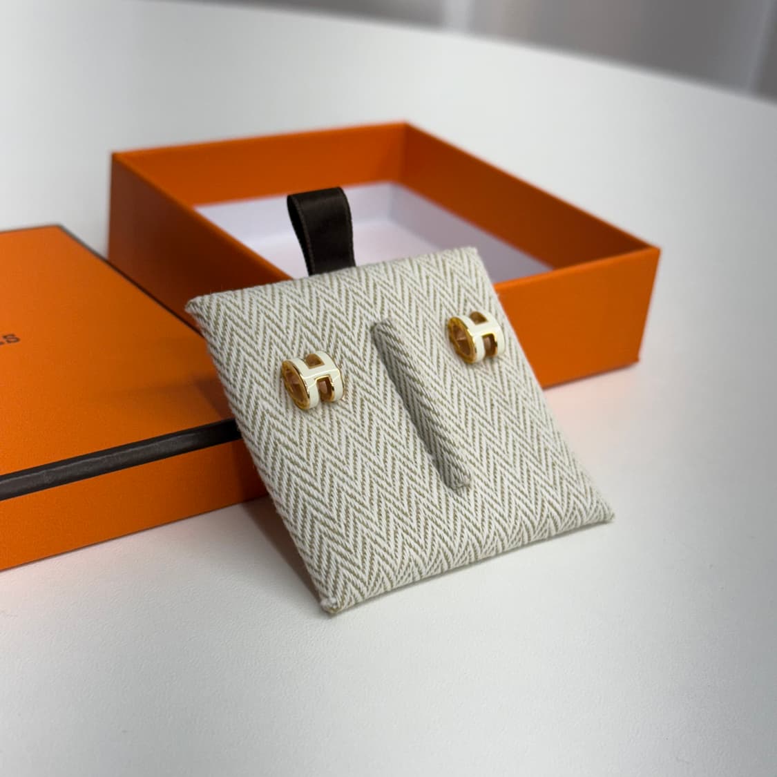 [새상품] 에르메스 팝아슈 미니 귀걸이 화이트 로즈골드 상품이미지3