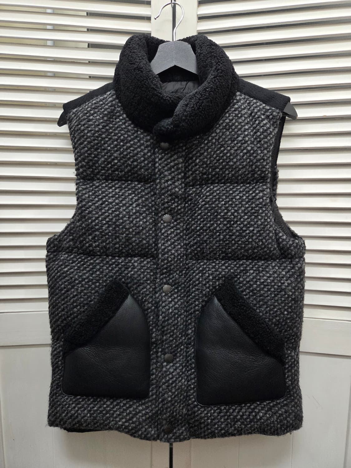 커스텀멜로우 양가죽 패치 덕다운 패딩 베스트 상품이미지1