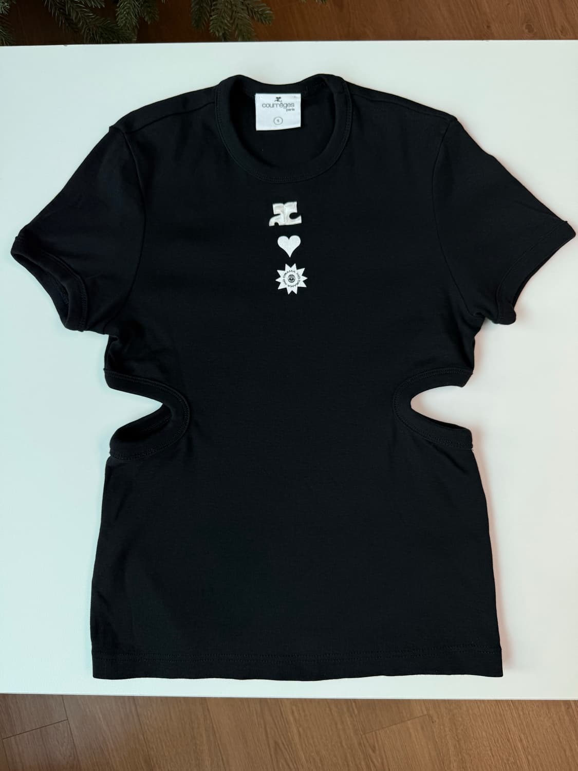 스몰 꾸레쥬 AC 로고 컷아웃 반팔 티셔츠 (블랙) 상품이미지1