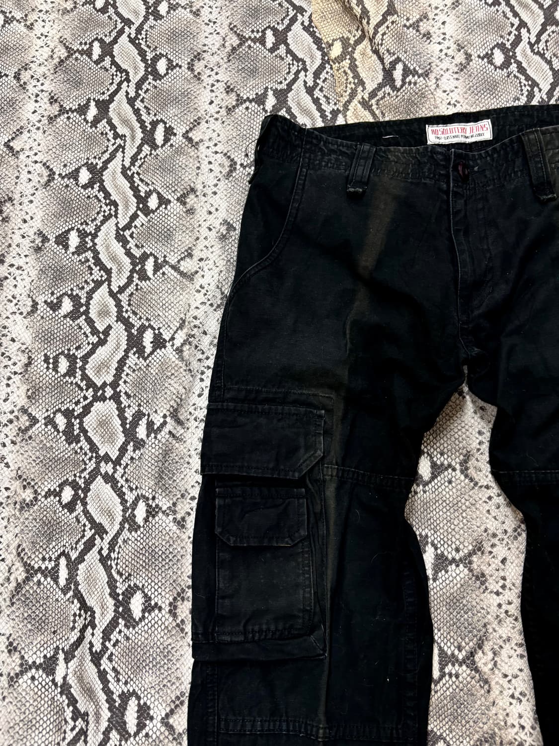 “Vintage” Black Cargo Pants 상품이미지2