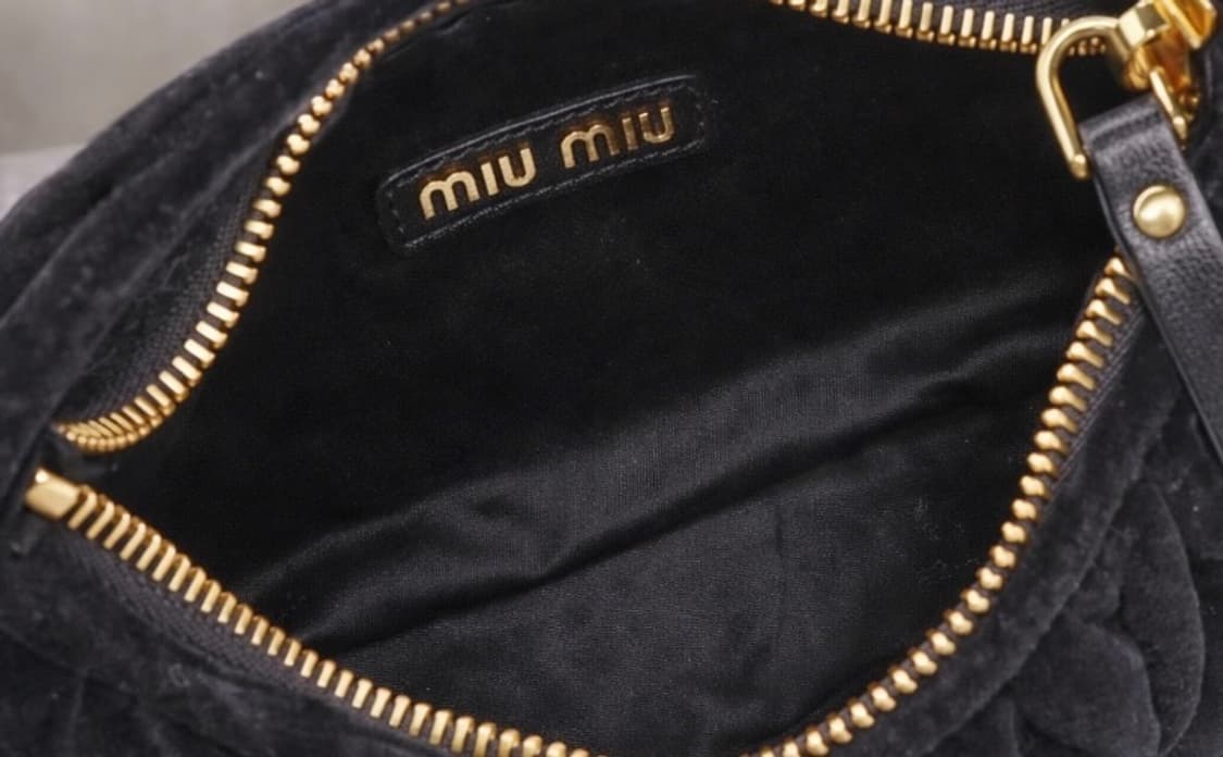 [S급] 미우미우 완더 마테라쎄 벨벳 호보백 스몰 판매합니다!!! 상품이미지4