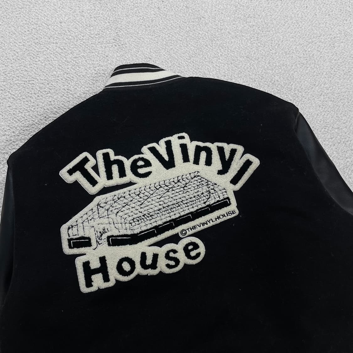 더바이닐하우스 Yin Yang 바시티 자켓 블랙 상품이미지4