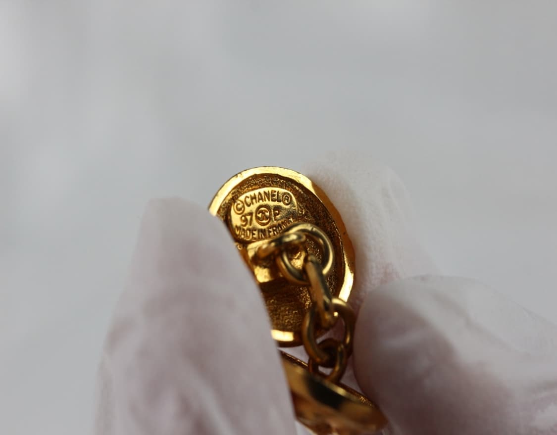 샤넬 A+등급 남자 명품 커프스 빈티지 단추 모티브 상품이미지5