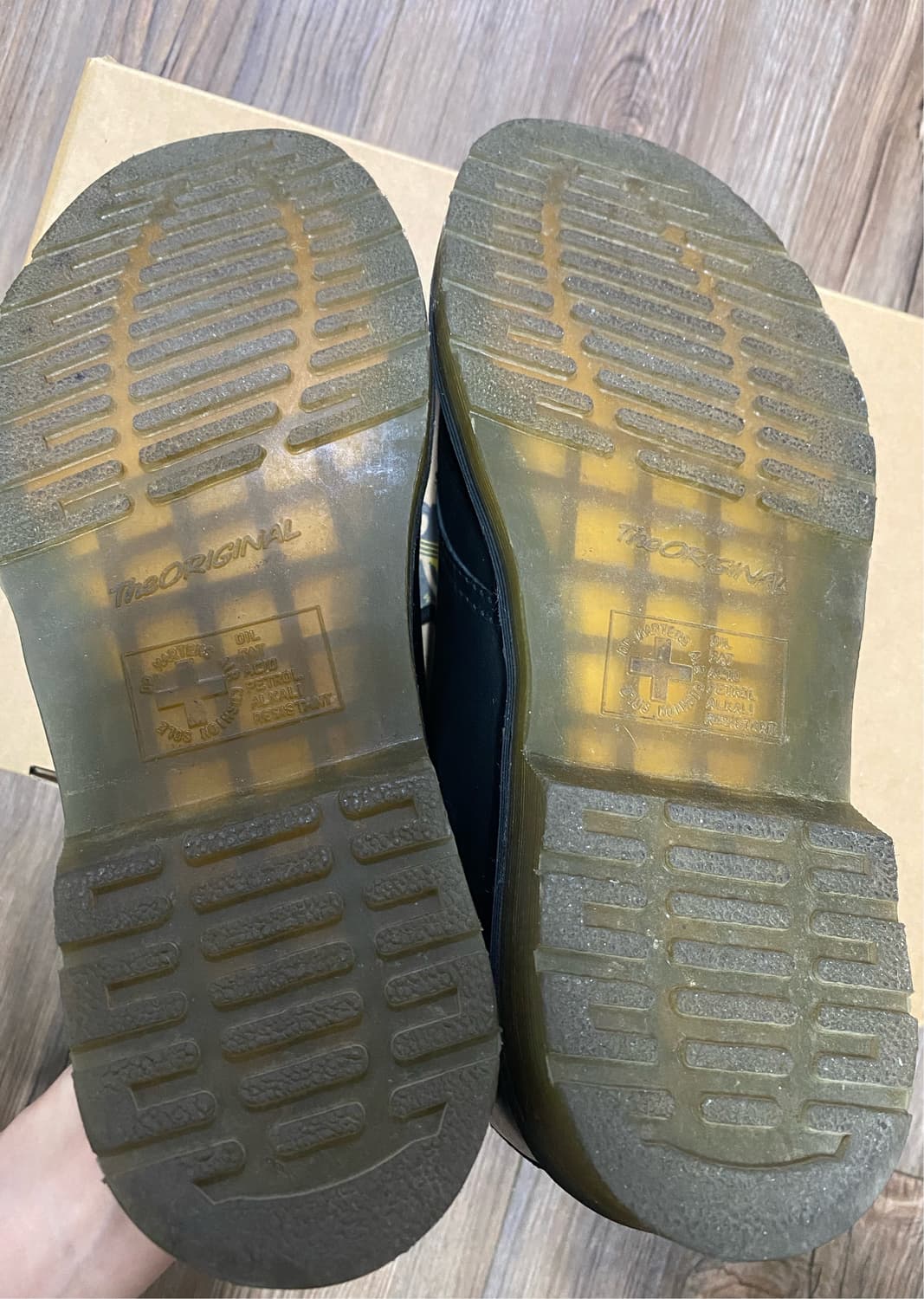 닥터마틴 블랙스티치 3홀 상품이미지3