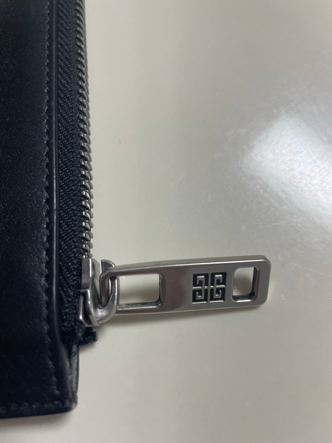 지방시 로고 프린트 클러치백 A4  상품이미지3