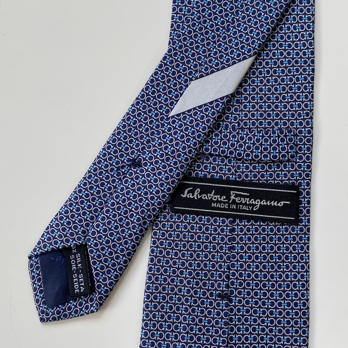 새상품급 신형 페레가모(Ferragamo) 모노그램 정품넥타이8.2cm 상품이미지6