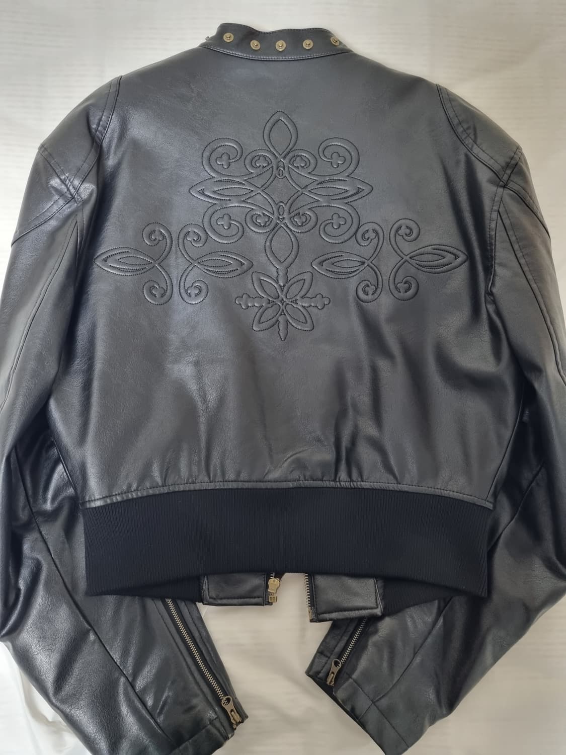 스컬프터 엠보스 레더 봄버 자켓(black) 판매합니다 상품이미지5