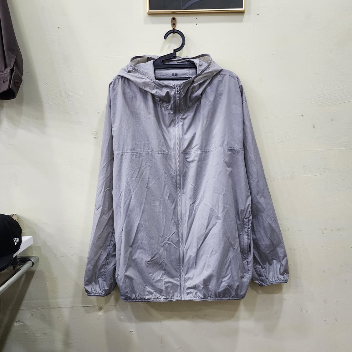 [XL] UNIQLO 기능성 후드 바람막이 (라이트 그레이) 상품이미지1