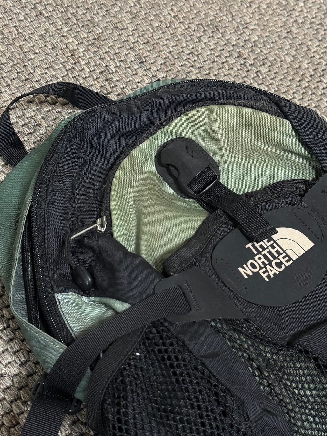 The North Face 노스페이스 : 카키색 백팩 가방 배낭 상품이미지4