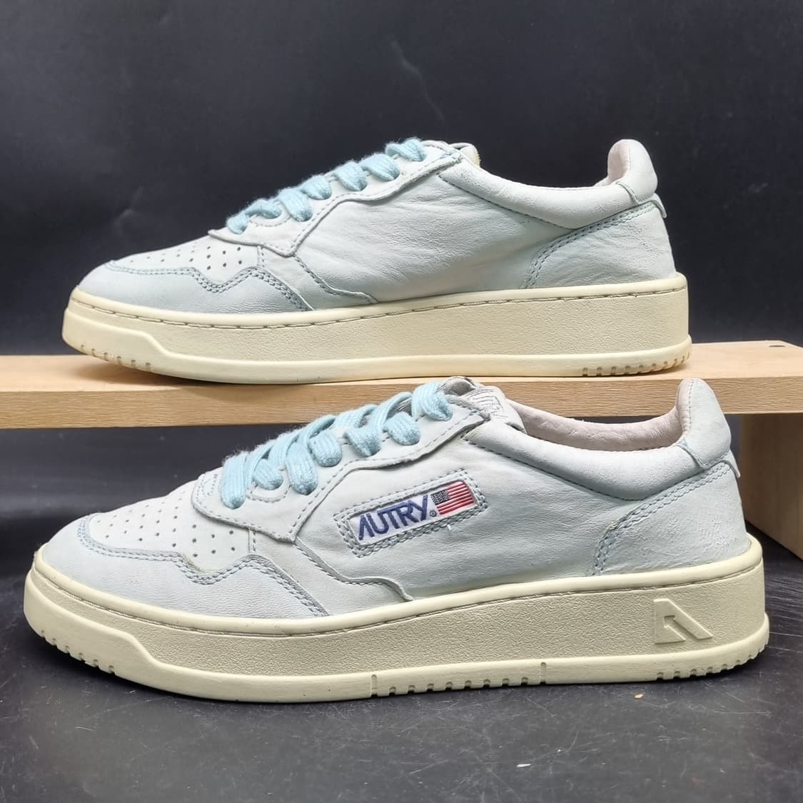 오트리 메달리스트 스니커즈37 240 상품이미지1