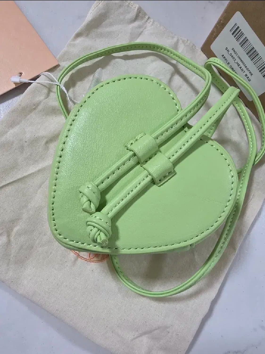 [새상품] 시눈 하트백 - 애플 그린 상품이미지3