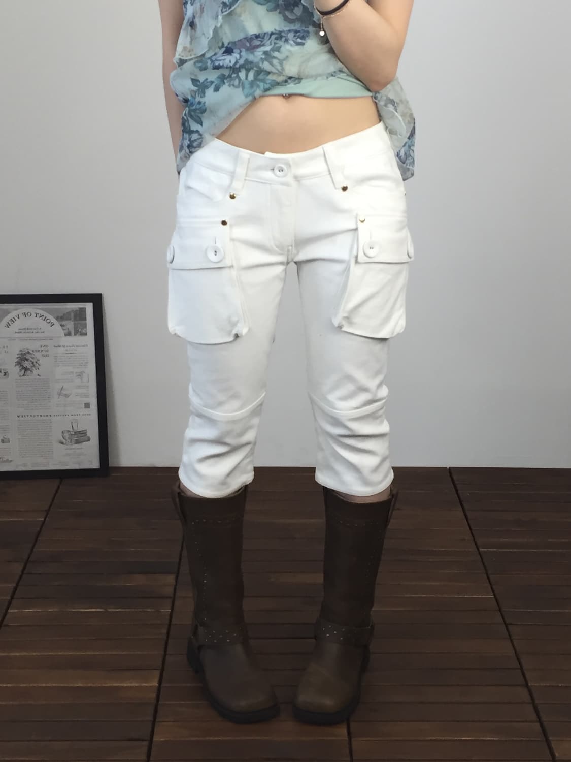 'Chocolate' White Capri Pants 상품이미지1