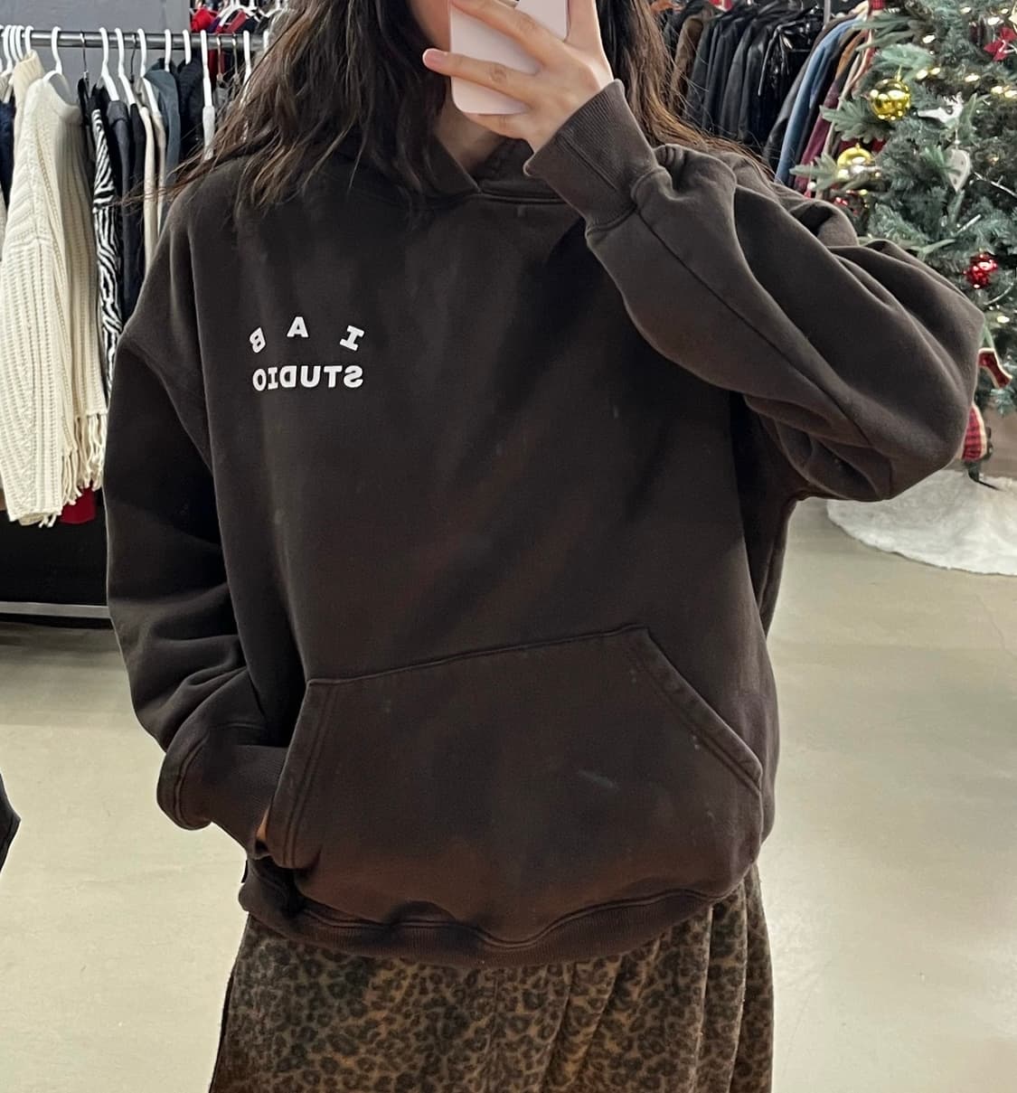 아이앱 스투디오 브라운 후드티 상품이미지1