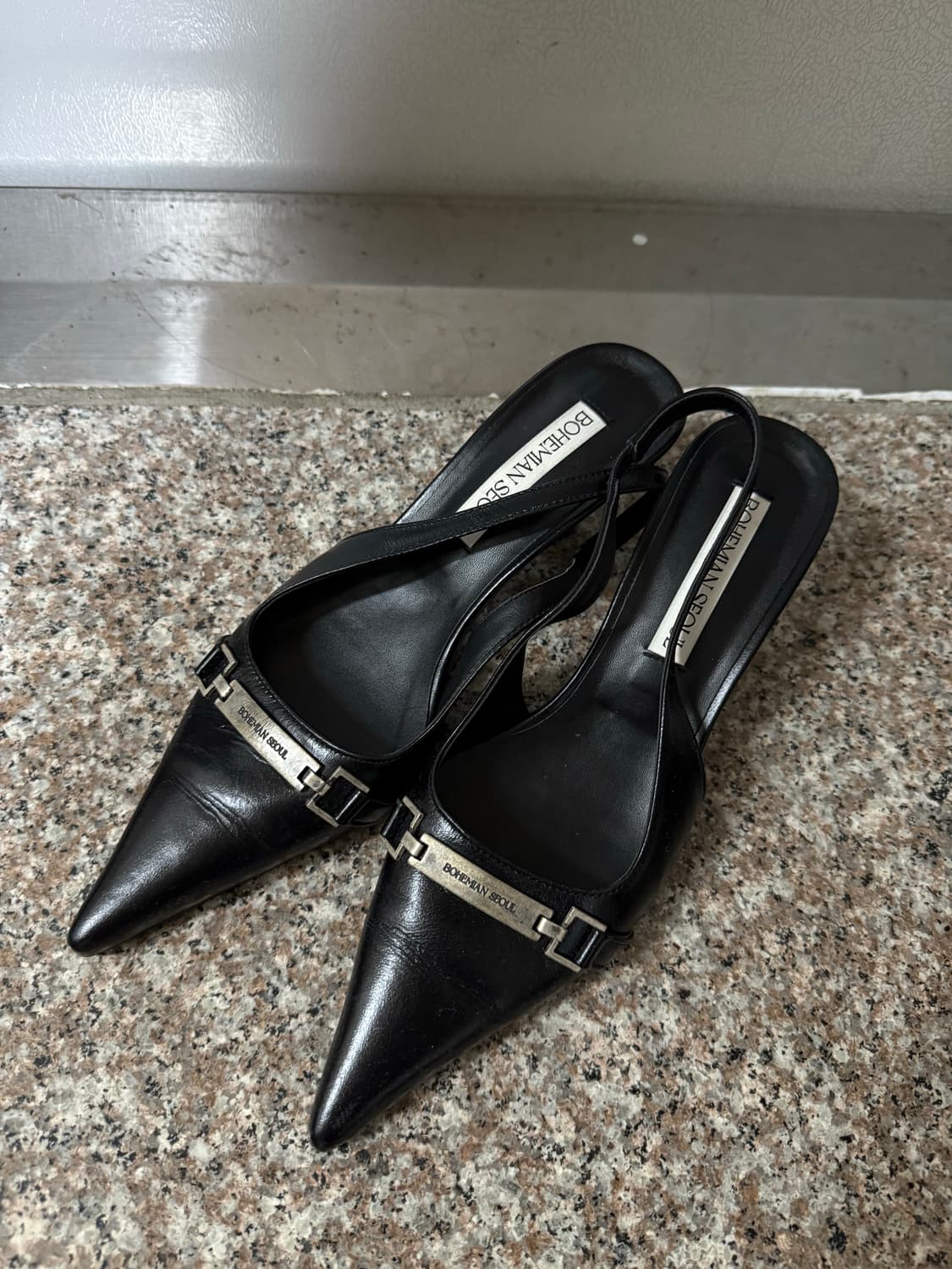 보헴서 보헤미안서울 메탈 벨티드 슬링백 240 상품이미지3