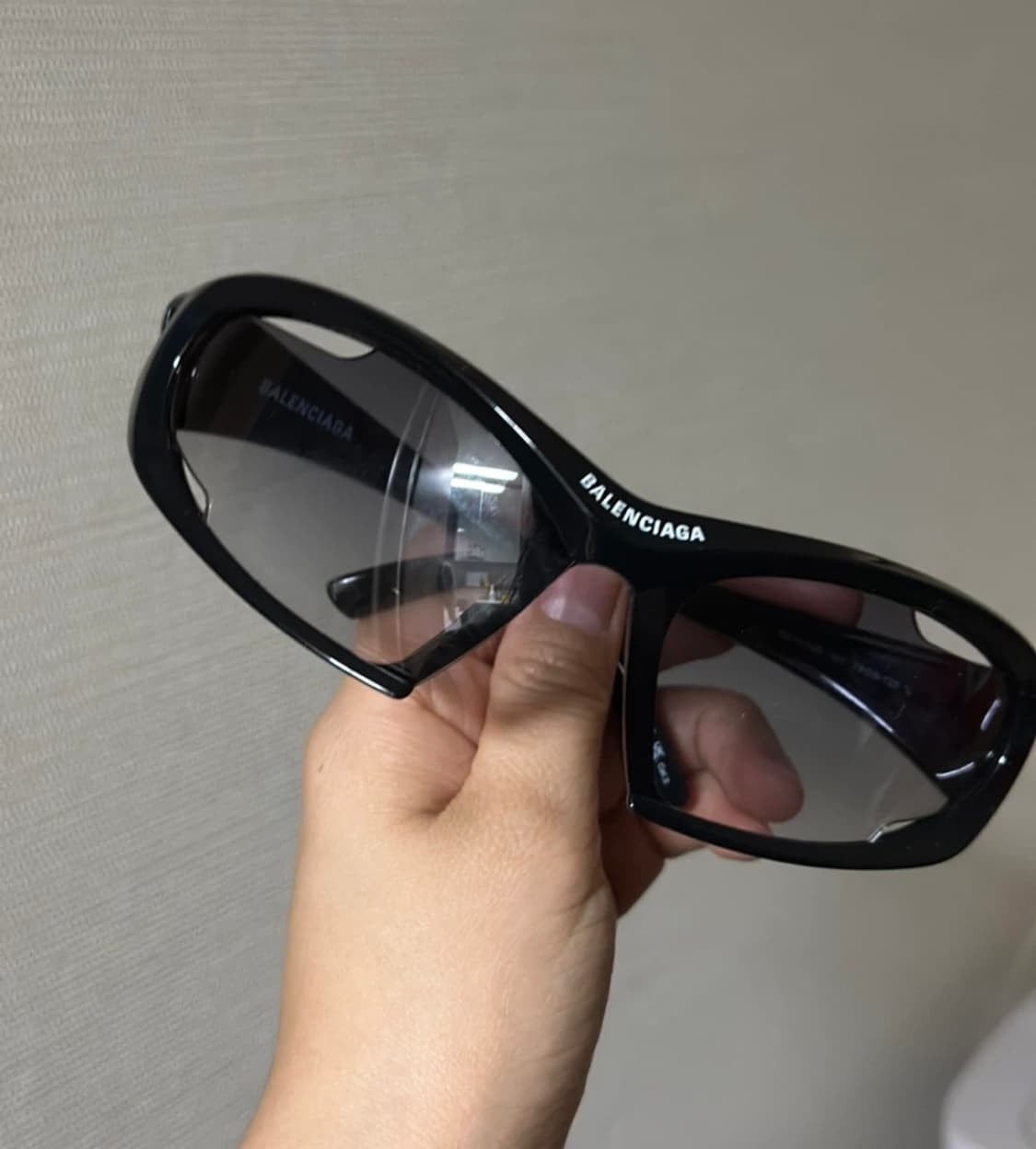 발렌시아가 BB0318S 001 BLACK 선글라스 상품이미지2