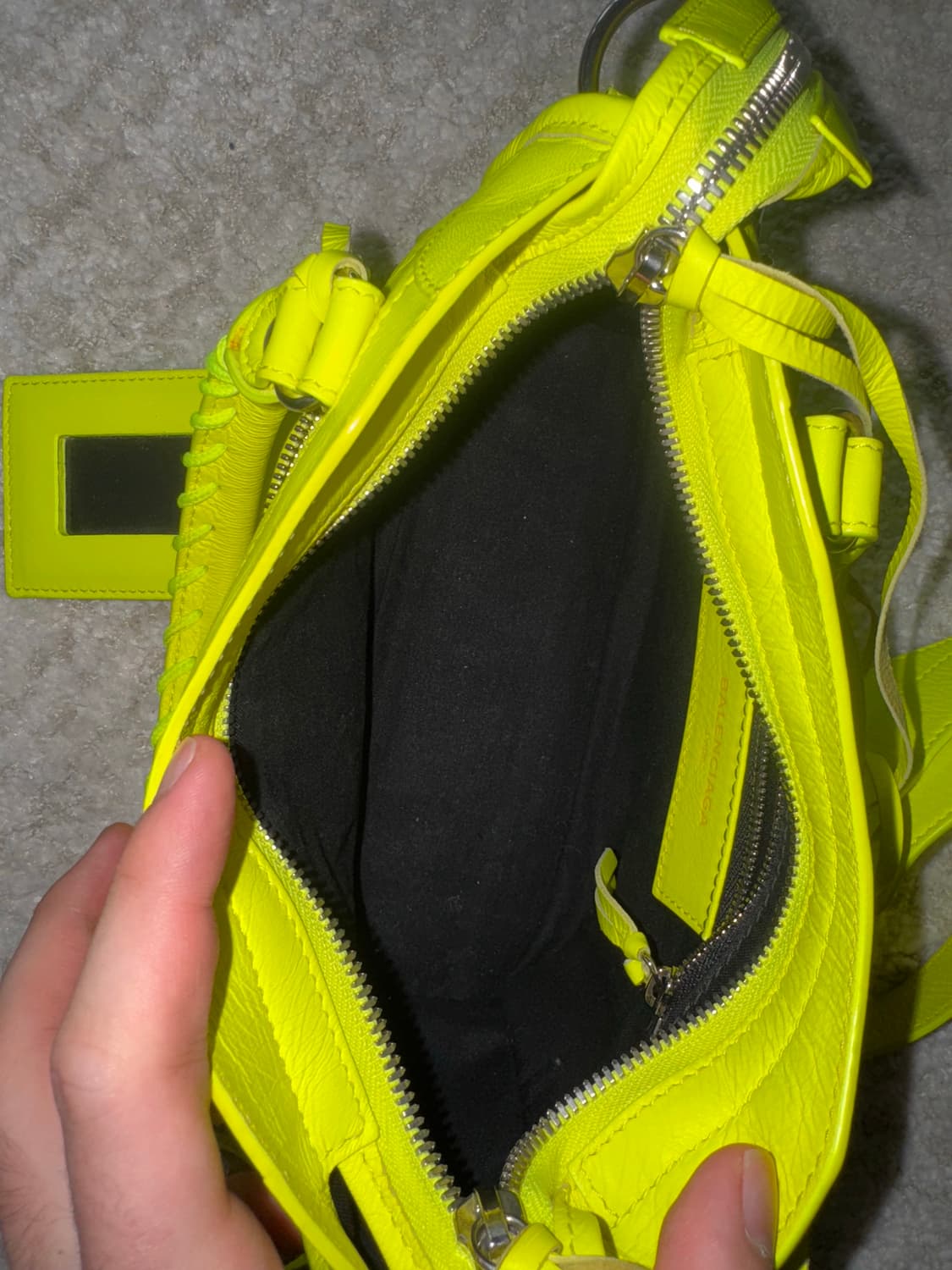 발렌시아가 네온 클래식 시티 모터백 스몰 상품이미지7