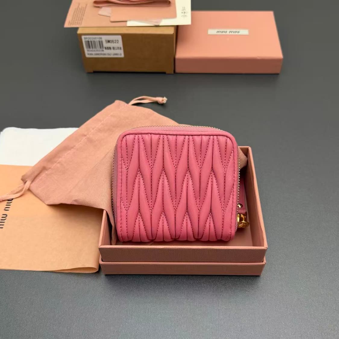 미우 미우 마테라쎄 나파 가죽 동전 지갑 베고니아 핑크 상품이미지7